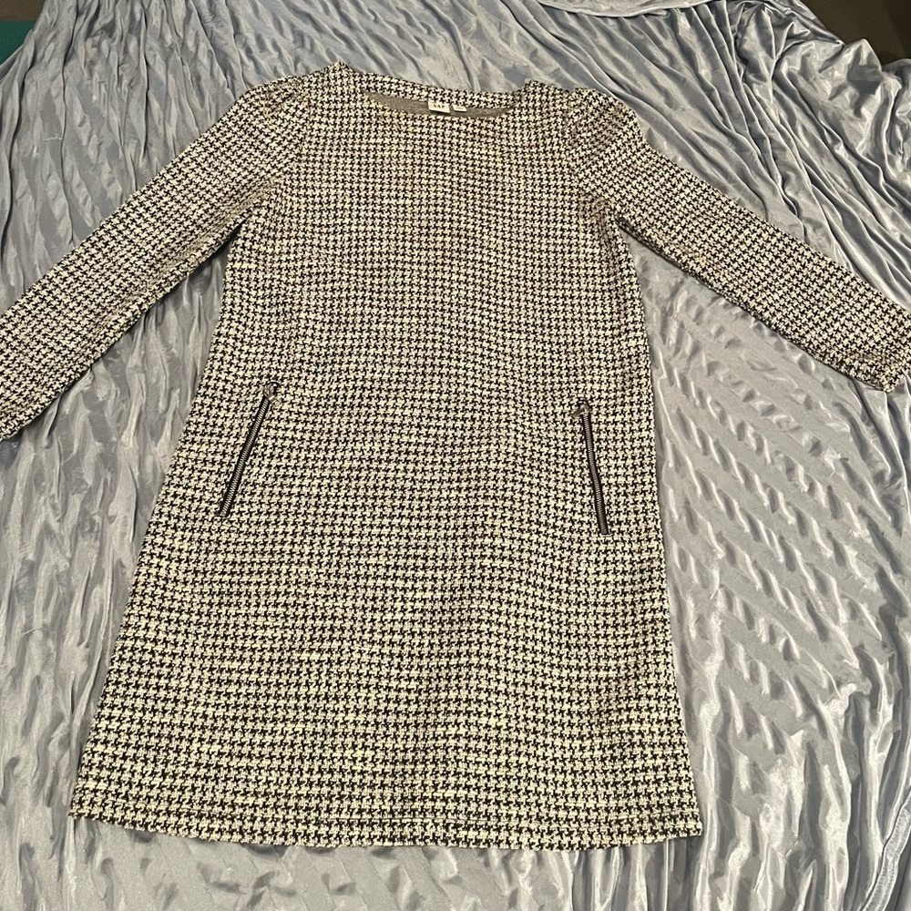 Black and white Gap tweed dress with a 3/4 sleeve.